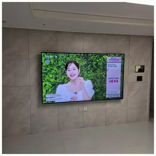 벽걸이TV 설치 거실 배치 참고 이미지