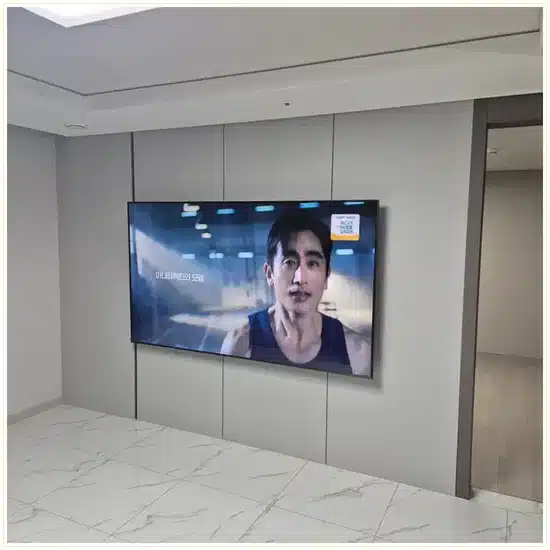 벽걸이TV 설치 거실 배치 참고 이미지