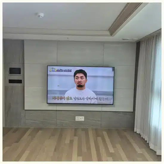 벽걸이TV 설치 거실 배치 참고 이미지
