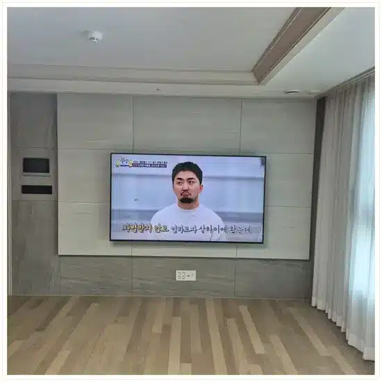벽걸이TV 설치 거실 배치 참고 이미지