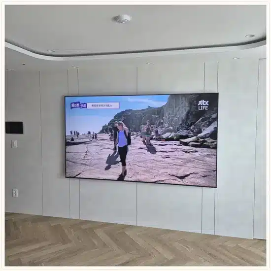 벽걸이TV 설치 거실 배치 참고 이미지