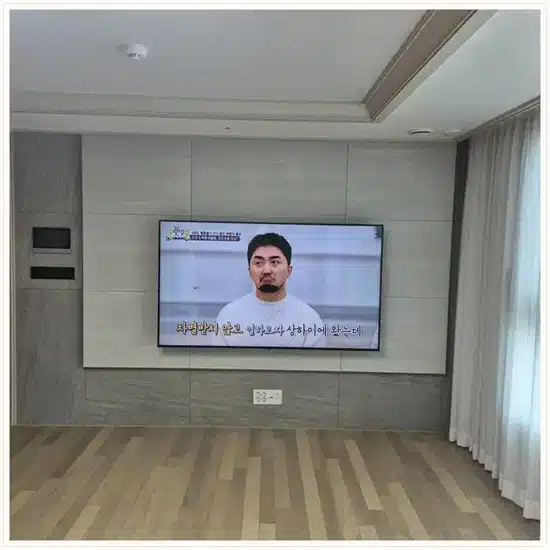 벽걸이TV 설치 거실 배치 참고 이미지