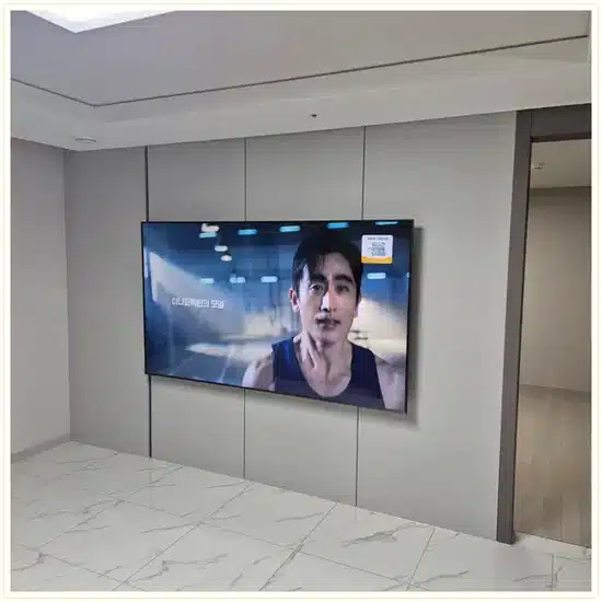 벽걸이TV 설치 거실 배치 참고 이미지
