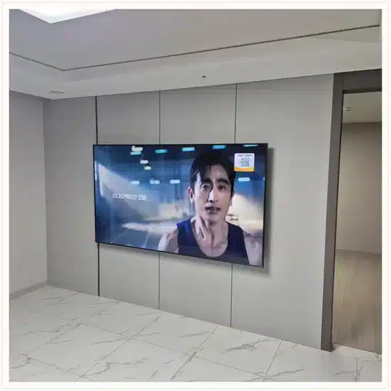 벽걸이TV 설치 거실 배치 참고 이미지