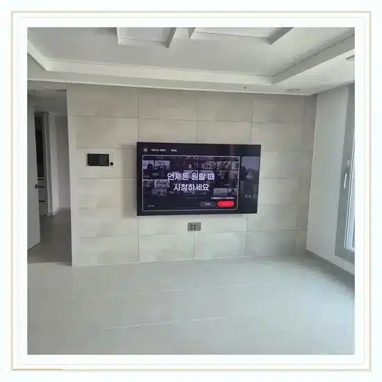벽걸이TV 설치 거실 배치 참고 이미지