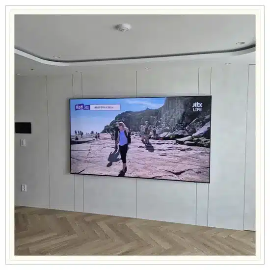 벽걸이TV 설치 거실 배치 참고 이미지