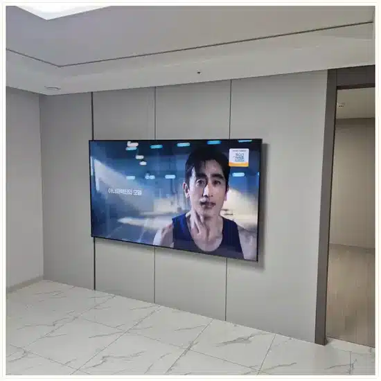벽걸이TV 설치 거실 배치 참고 이미지
