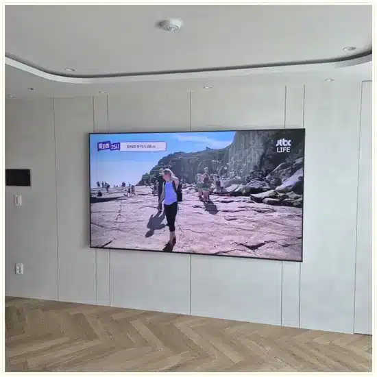 벽걸이TV 설치 거실 배치 참고 이미지
