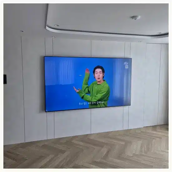 벽걸이TV 설치 거실 배치 참고 이미지
