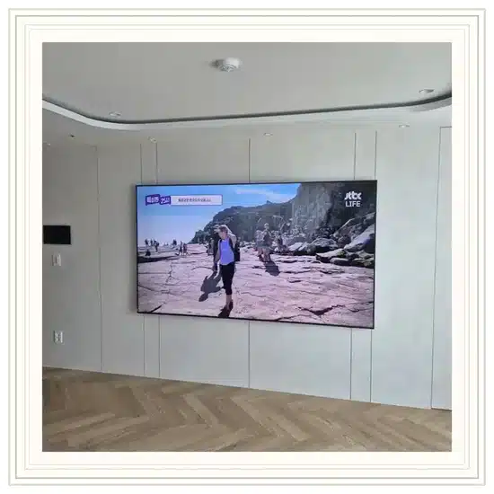 벽걸이TV 설치 거실 배치 참고 이미지