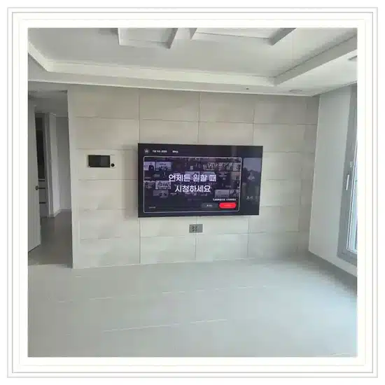 벽걸이TV 설치 거실 배치 참고 이미지
