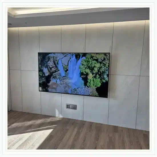 벽걸이TV 설치 거실 배치 참고 이미지