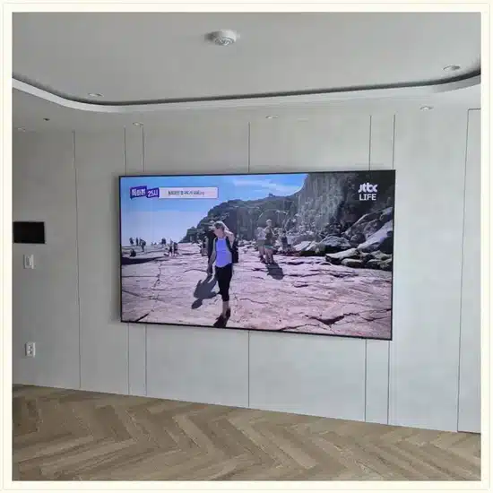 벽걸이TV 설치 거실 배치 참고 이미지