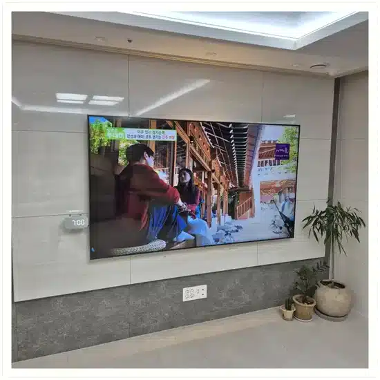 벽걸이TV 설치 거실 배치 참고 이미지