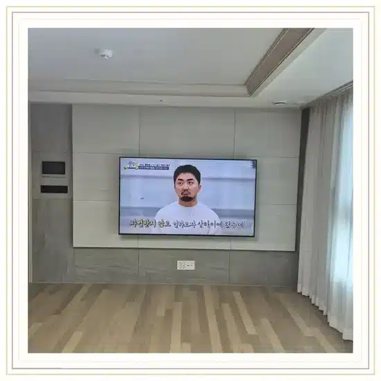 벽걸이TV 설치 거실 배치 참고 이미지