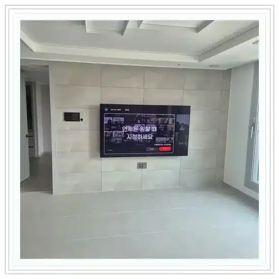 벽걸이TV 설치 거실 배치 참고 이미지