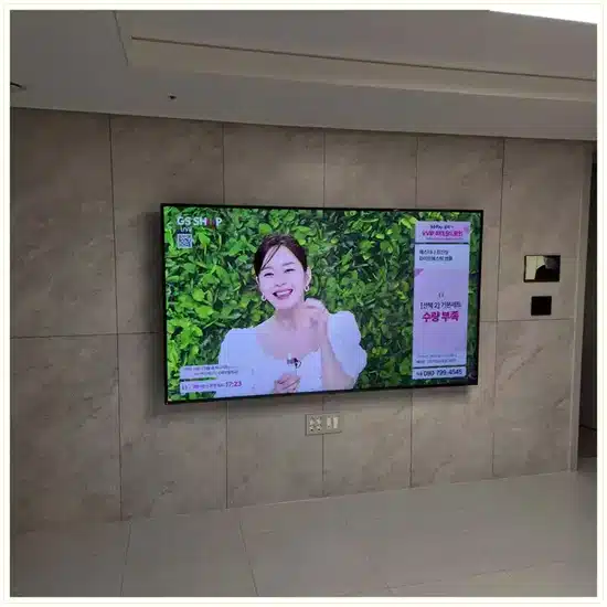 벽걸이TV 설치 거실 배치 참고 이미지