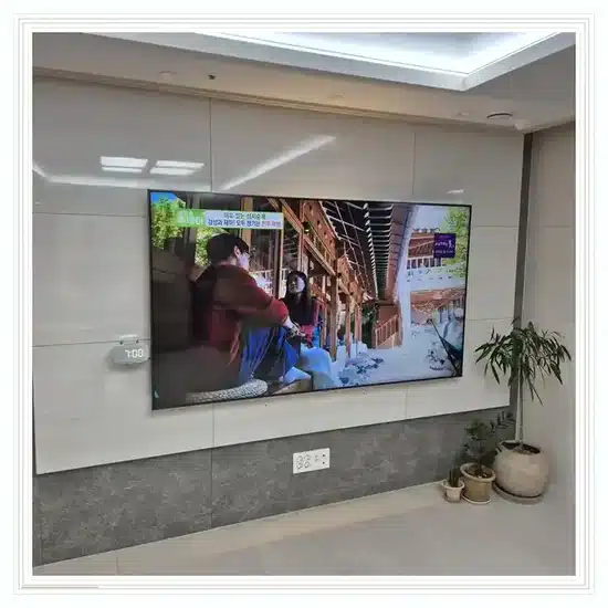 벽걸이TV 설치 거실 배치 참고 이미지