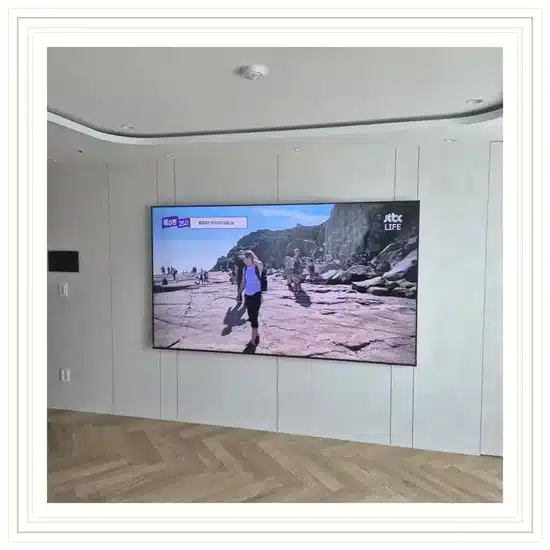 벽걸이TV 설치 거실 배치 참고 이미지