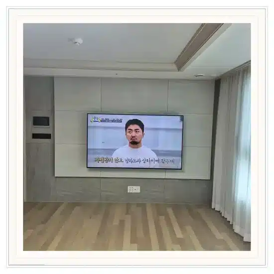 벽걸이TV 설치 거실 배치 참고 이미지