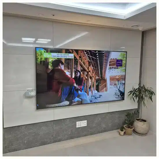 벽걸이TV 설치 거실 배치 참고 이미지