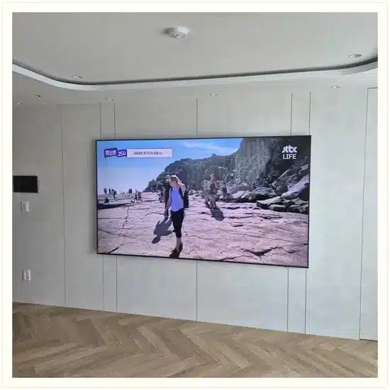 벽걸이TV 설치 거실 배치 참고 이미지
