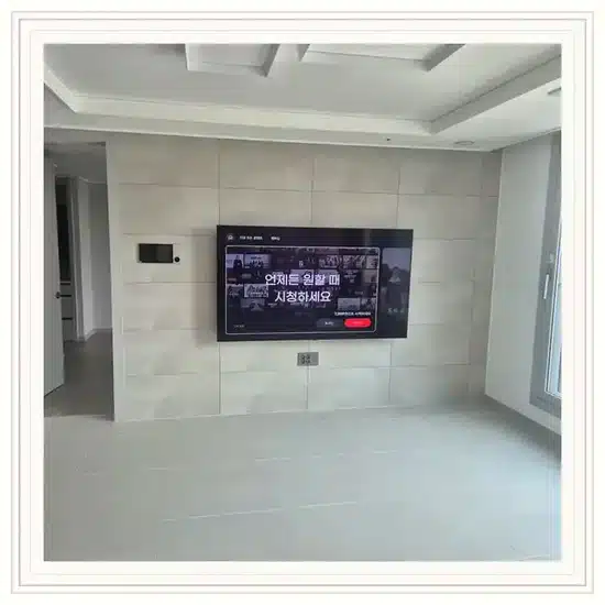 벽걸이TV 설치 거실 배치 참고 이미지