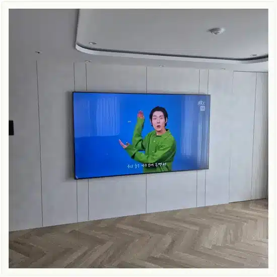 벽걸이TV 설치 거실 배치 참고 이미지