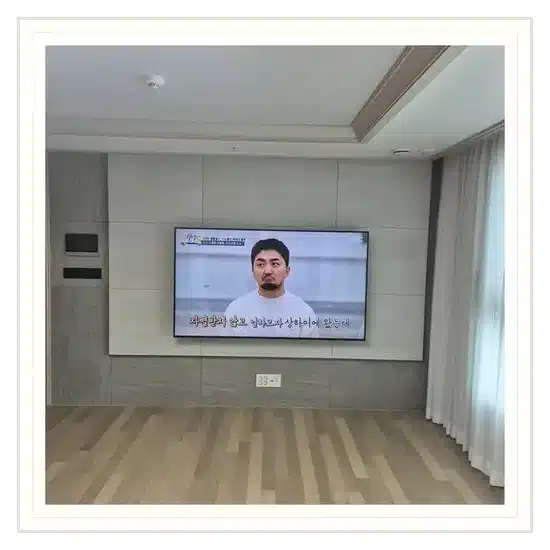 벽걸이TV 설치 거실 배치 참고 이미지