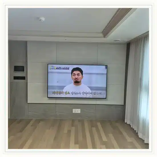 벽걸이TV 설치 거실 배치 참고 이미지