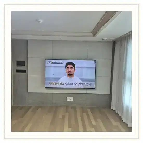 벽걸이TV 설치 거실 배치 참고 이미지