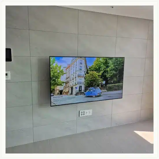벽걸이TV 설치 거실 배치 참고 이미지