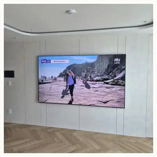 벽걸이TV 설치 거실 배치 참고 이미지