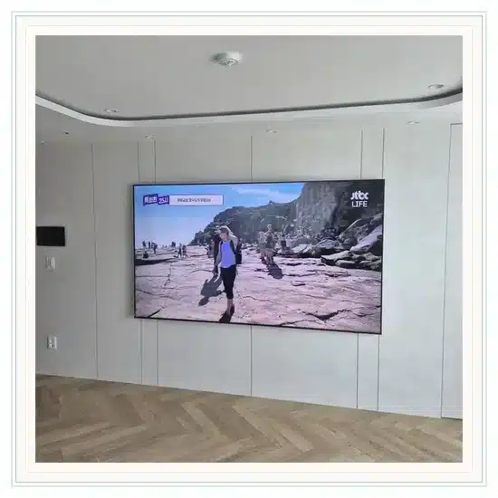 벽걸이TV 설치 거실 배치 참고 이미지