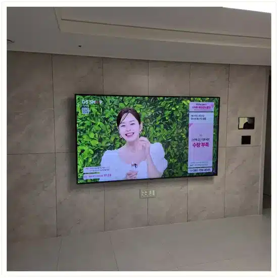 벽걸이TV 설치 거실 배치 참고 이미지