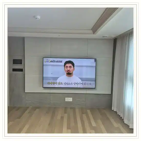 벽걸이TV 설치 거실 배치 참고 이미지