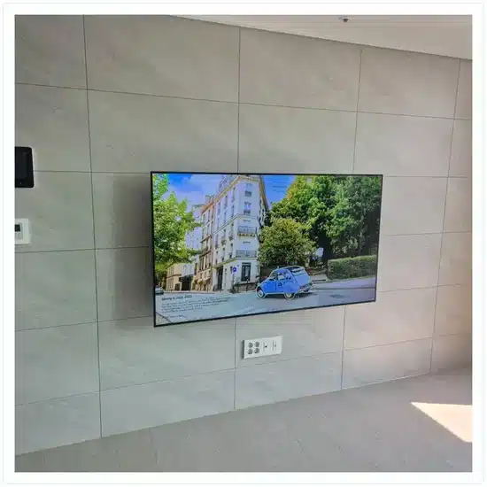벽걸이TV 설치 거실 배치 참고 이미지
