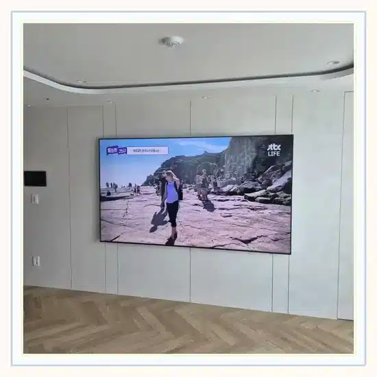 벽걸이TV 설치 거실 배치 참고 이미지