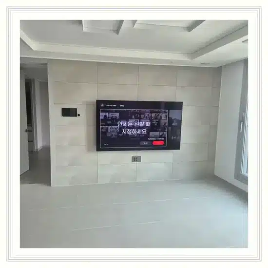 벽걸이TV 설치 거실 배치 참고 이미지