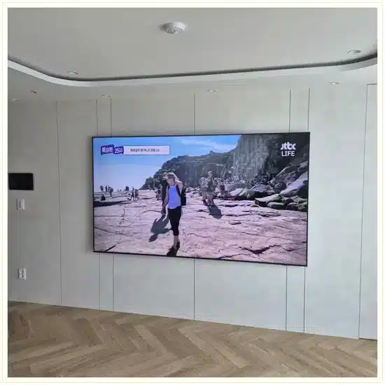 벽걸이TV 설치 거실 배치 참고 이미지
