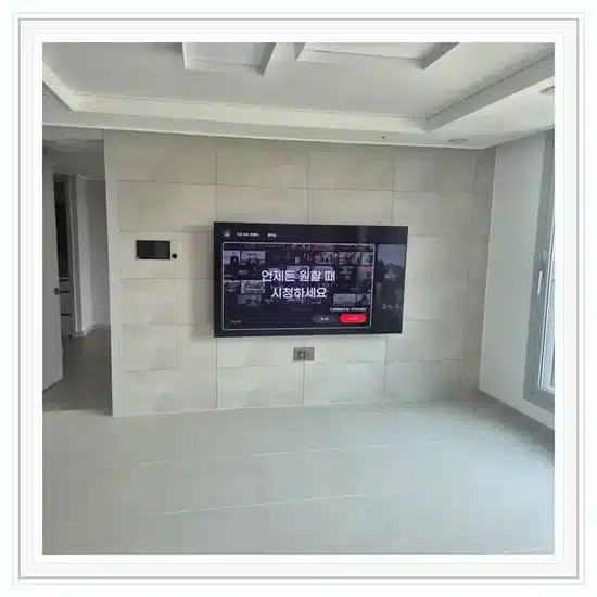 벽걸이TV 설치 거실 배치 참고 이미지