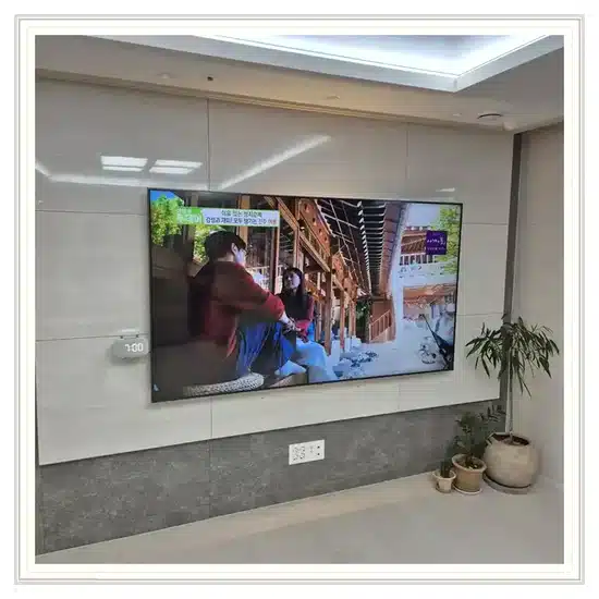 벽걸이TV 설치 거실 배치 참고 이미지