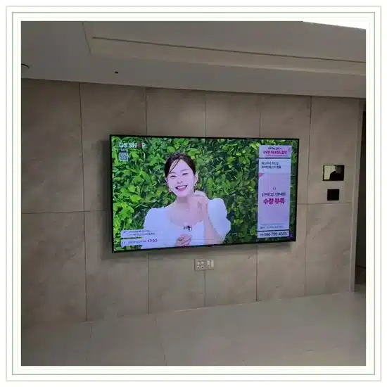 벽걸이TV 설치 거실 배치 참고 이미지