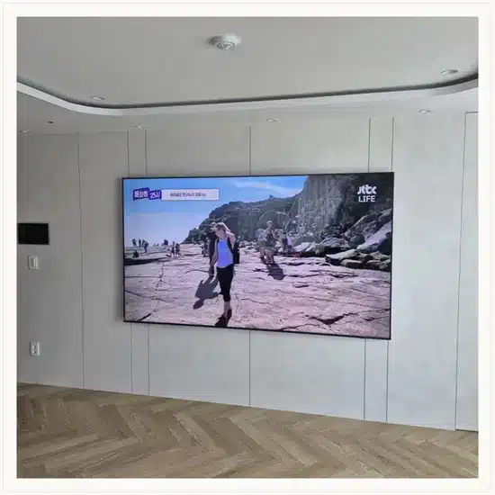 벽걸이TV 설치 거실 배치 참고 이미지
