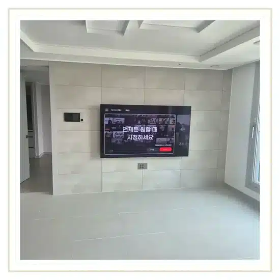 벽걸이TV 설치 거실 배치 참고 이미지