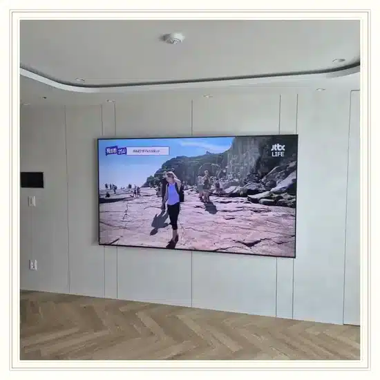벽걸이TV 설치 거실 배치 참고 이미지