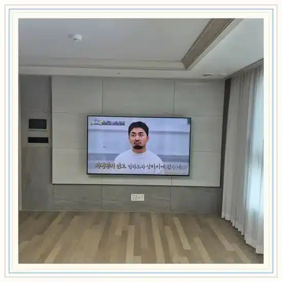 벽걸이TV 설치 거실 배치 참고 이미지