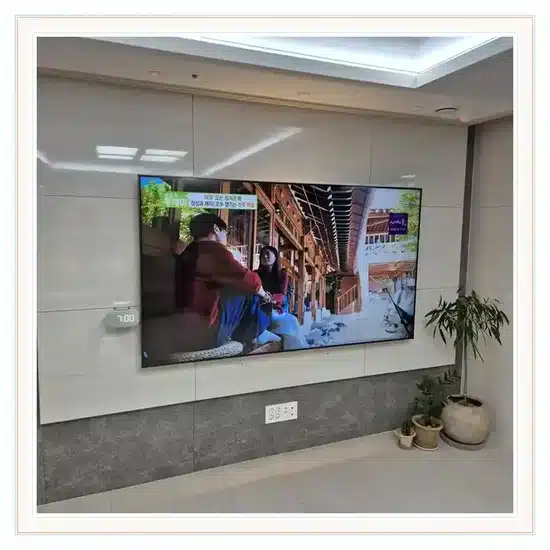 벽걸이TV 설치 거실 배치 참고 이미지