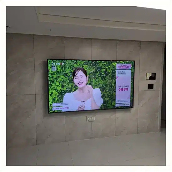 벽걸이TV 설치 거실 배치 참고 이미지