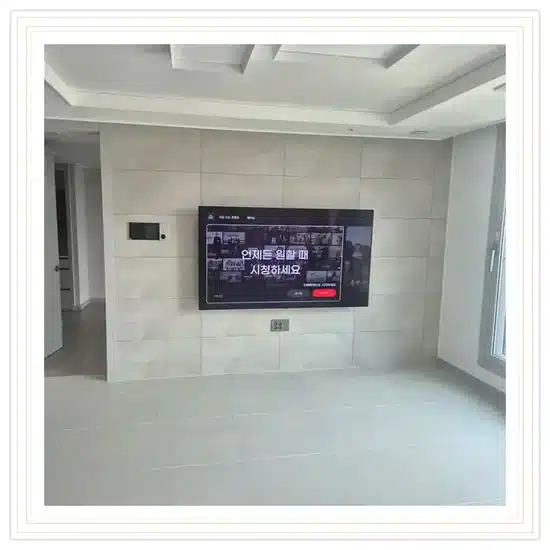 벽걸이TV 설치 거실 배치 참고 이미지